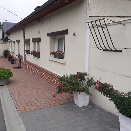 Bed and Breakfast Relais Des Tourterelles La Neuville-aux-Joutes Exterior foto