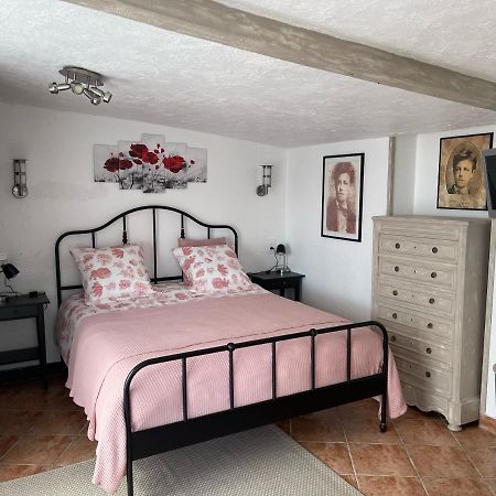 Bed and Breakfast Relais Des Tourterelles La Neuville-aux-Joutes Exterior foto
