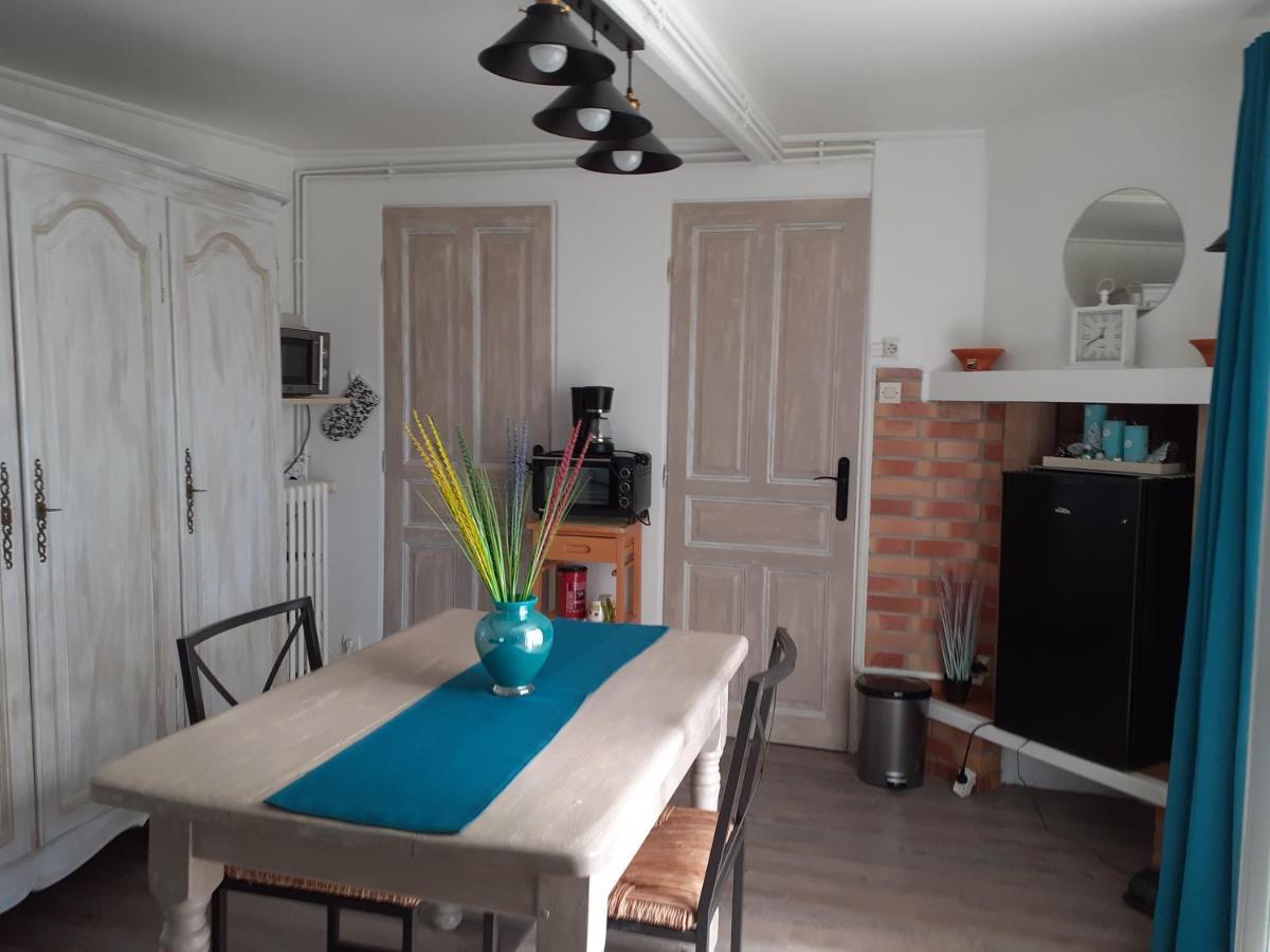 Bed and Breakfast Relais Des Tourterelles La Neuville-aux-Joutes Exterior foto