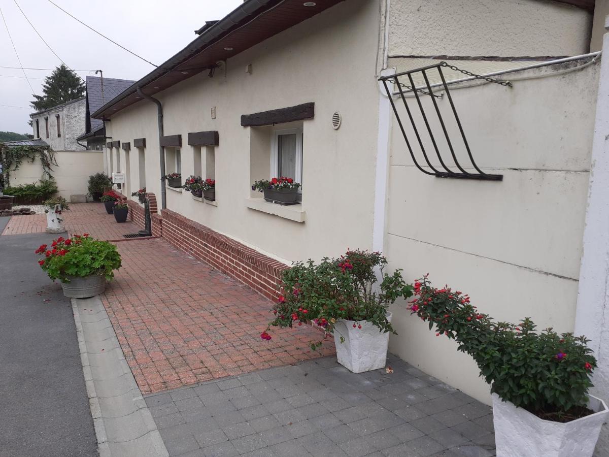 Bed and Breakfast Relais Des Tourterelles La Neuville-aux-Joutes Exterior foto