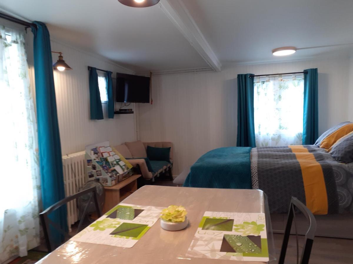Bed and Breakfast Relais Des Tourterelles La Neuville-aux-Joutes Exterior foto