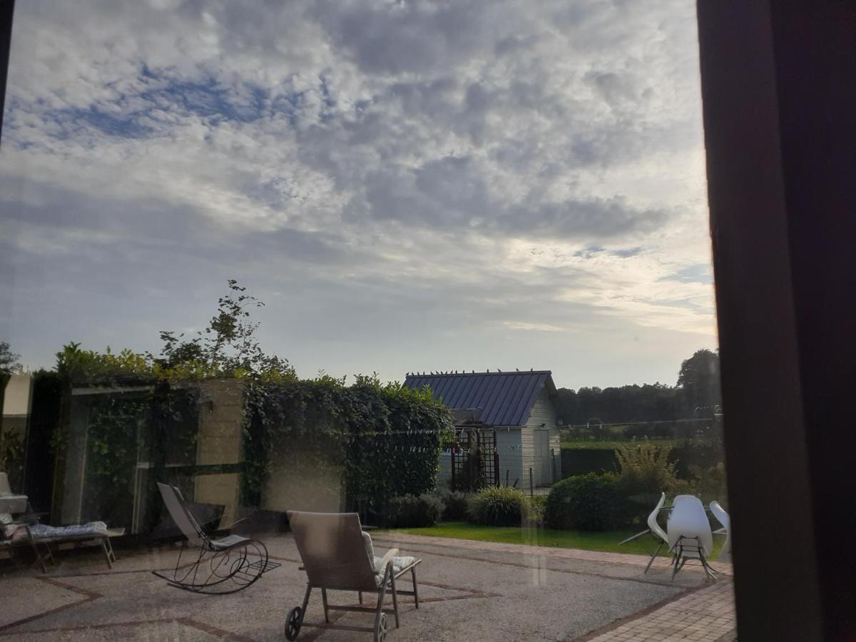 Bed and Breakfast Relais Des Tourterelles La Neuville-aux-Joutes Exterior foto