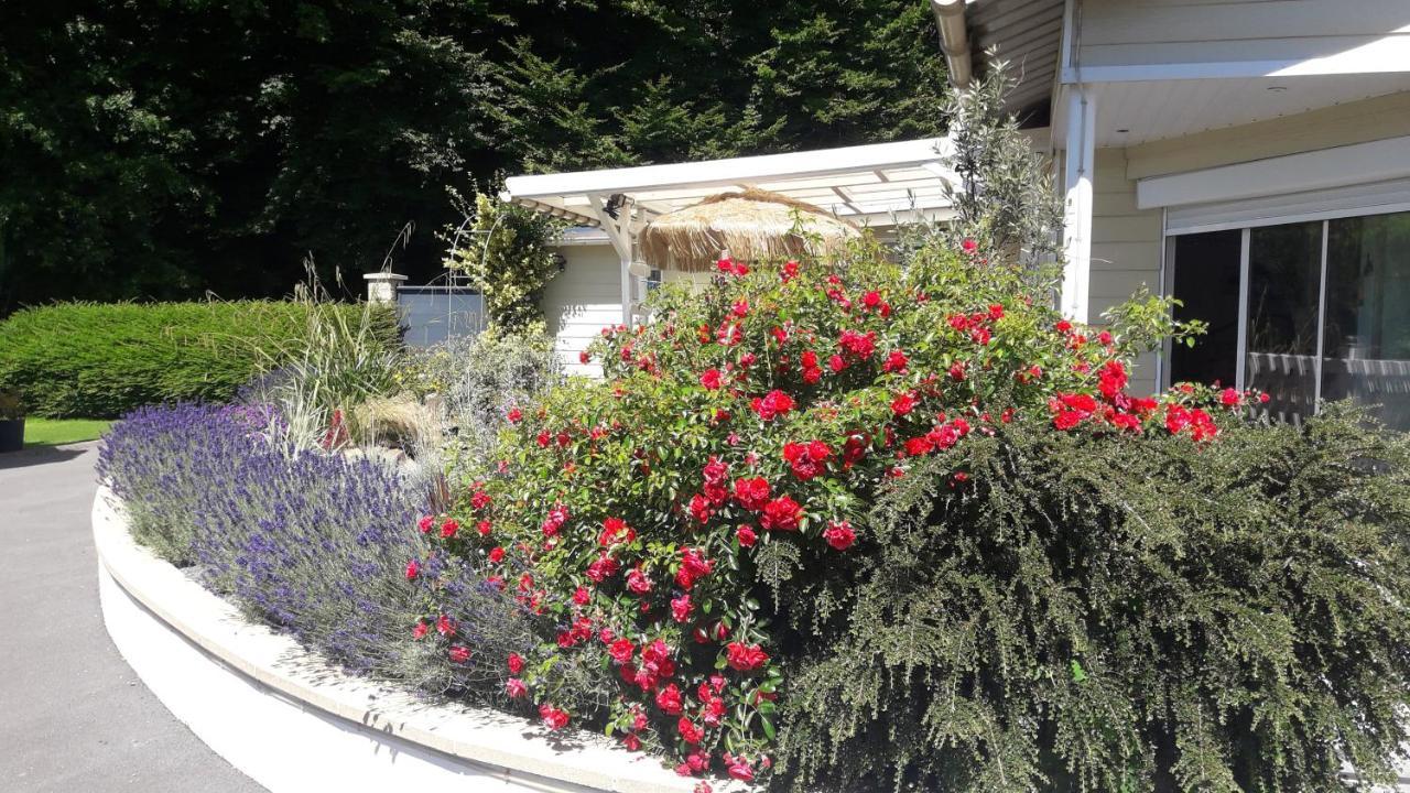 Bed and Breakfast Relais Des Tourterelles La Neuville-aux-Joutes Exterior foto